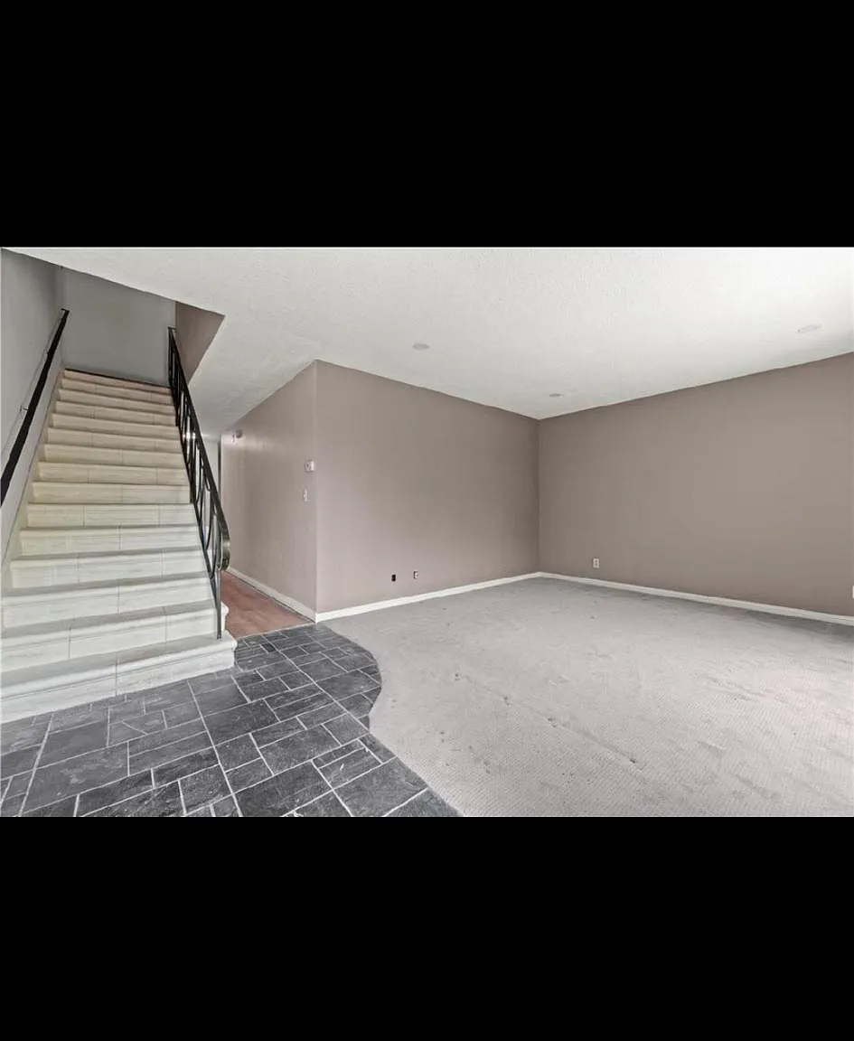 719 Camulos St — Photo 2