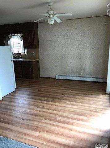 2nd image of 25 Perry St