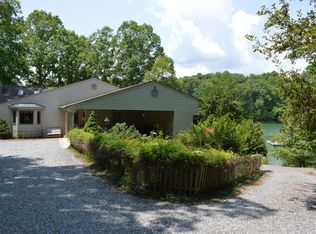 1306 W Pine Ridge Rd, Huddleston, VA 24104