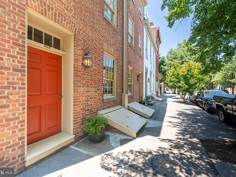 806 S Ann St — Photo 2