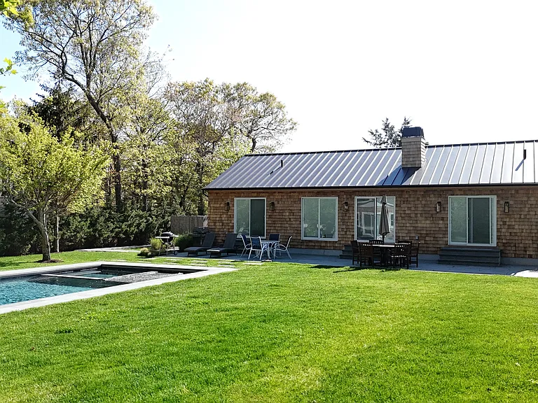 147 Pembroke Dr — Photo 5