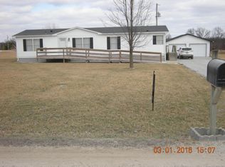 16450 N Bentwood Ln, Centralia, MO 65240