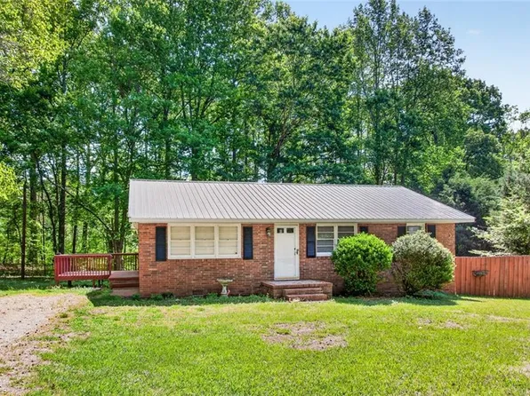 1696 Bantam Rd, Pleasant Garden, NC 27313