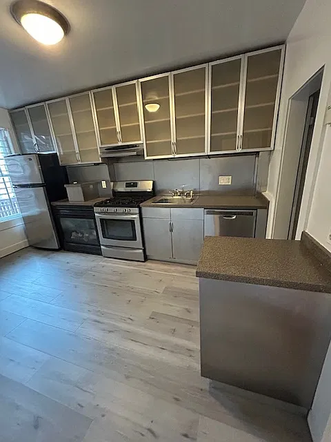 2 bed, 750 sqft, $2,300 — Photo 4