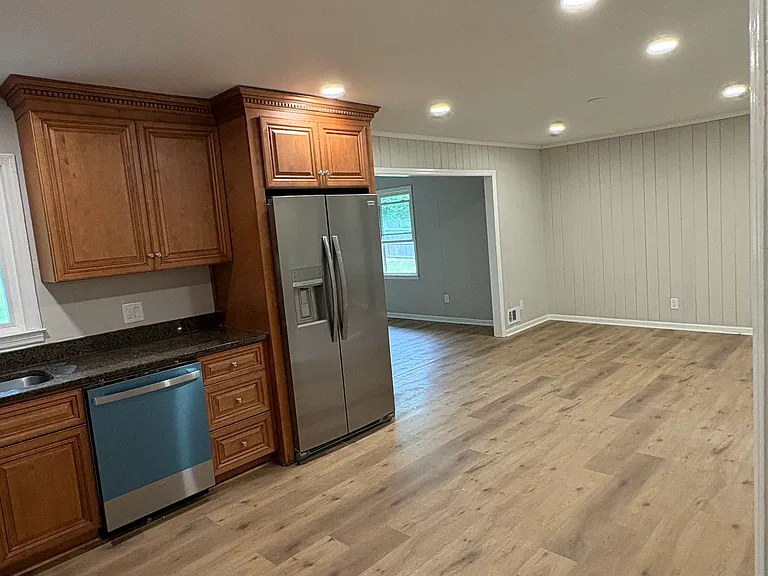 1262 Robert Ln — Photo 4