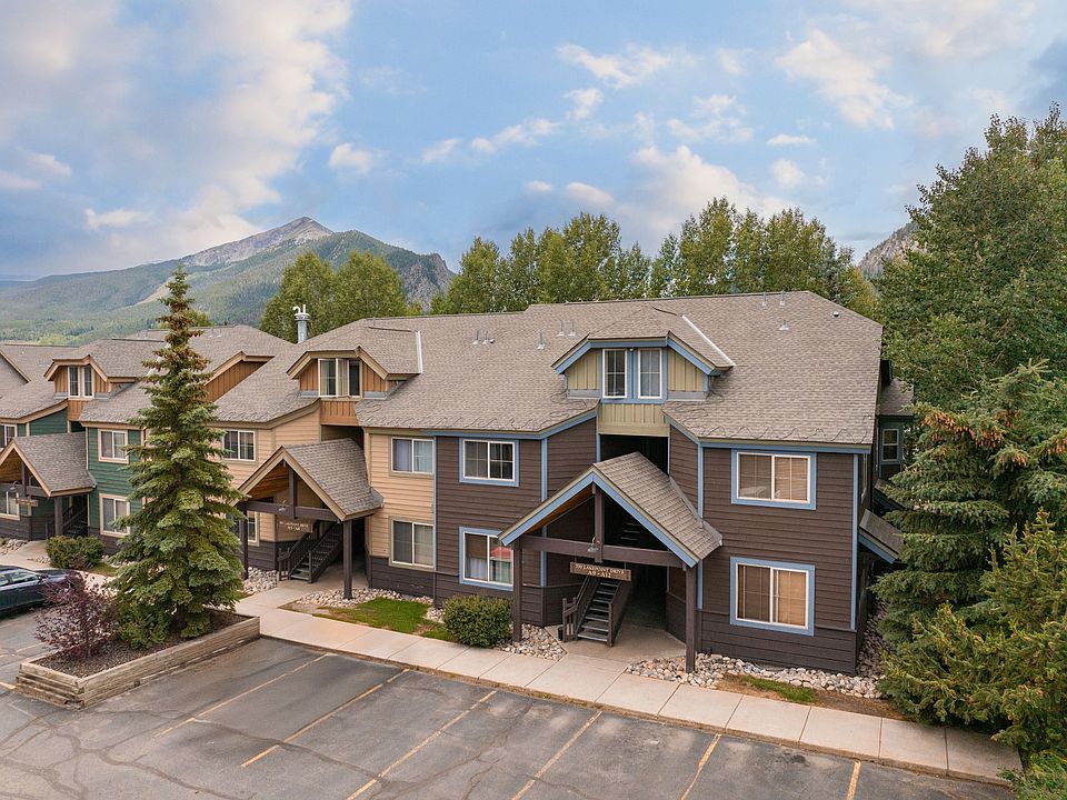 Views of Peak 1 and ample parking.