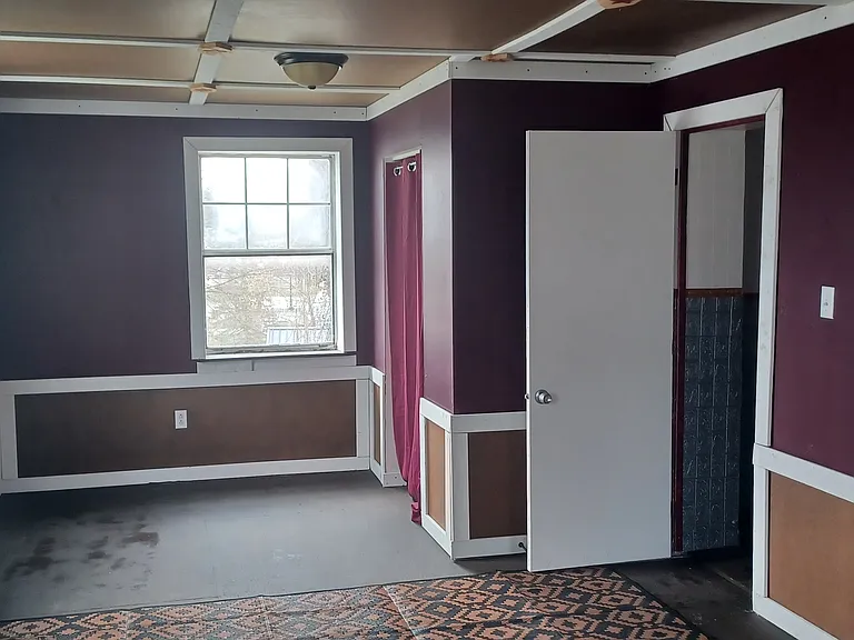 128 1/2 Trump Ave — Photo 12