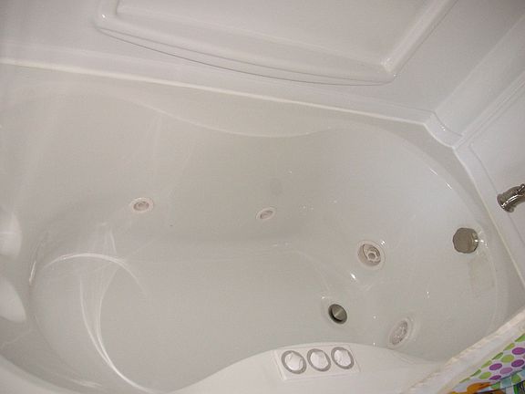 2nd Bath Jacuzzi Tub