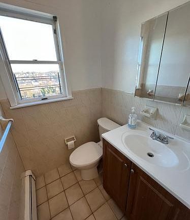 4th image of 272 Edwards Pl