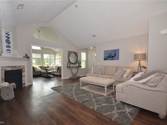 3rd image of 261 Shaw Dr