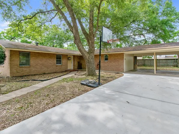 619 W Milam St, Livingston, TX 77351