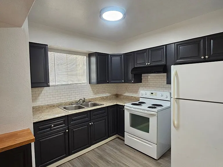 1715 E. Pepper Circle — Photo 25