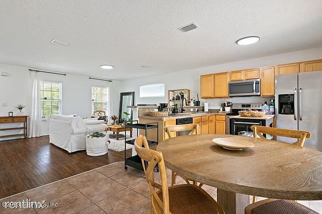 1st image of 273R Cervantes Ave