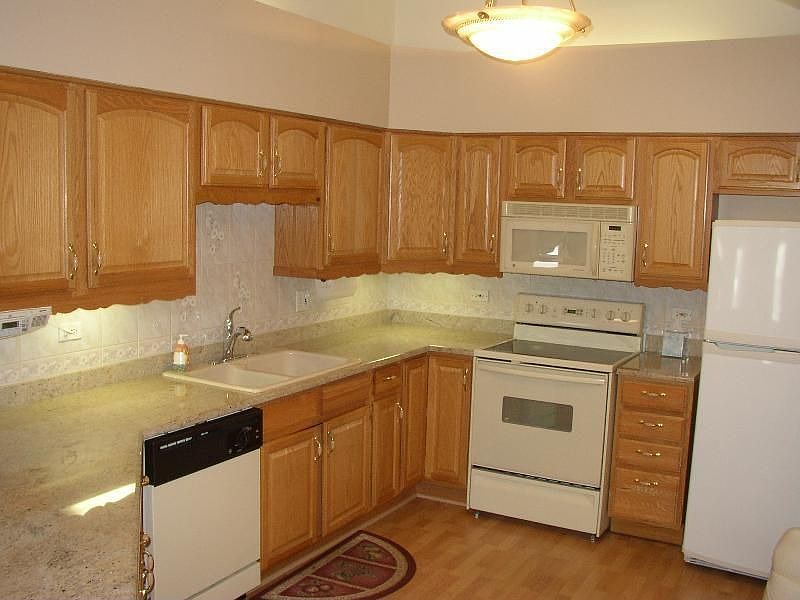 1st image of 165 Canterbury Ct