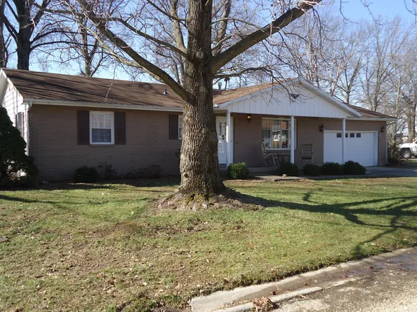 363 Country Club Est, Salem, IL 62881