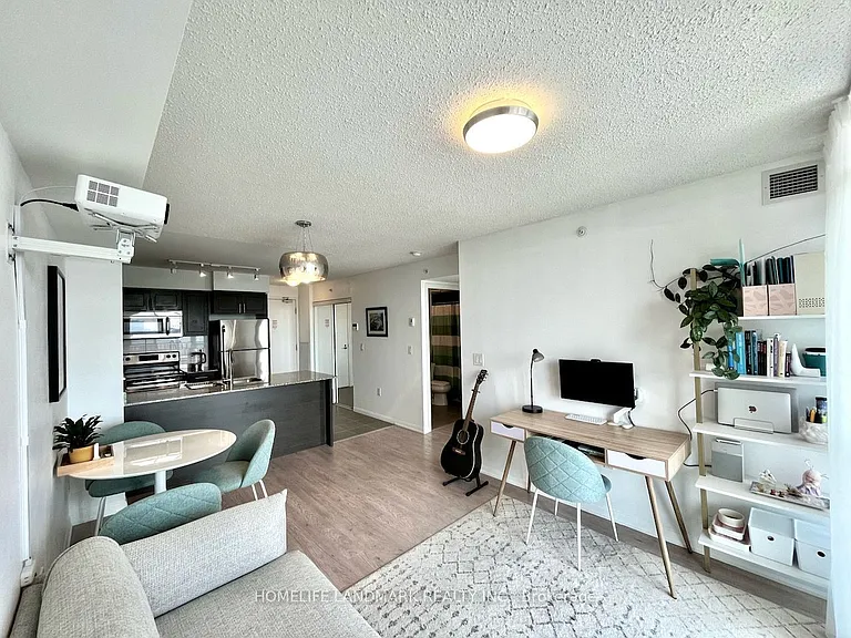 800 Lawrence Ave W #915 — Photo 5