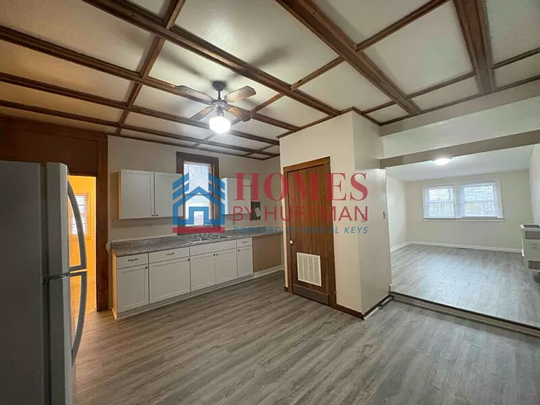 1310 W Delaware St — Photo 6