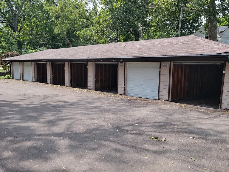 2822 Kingman Blvd — Photo 1