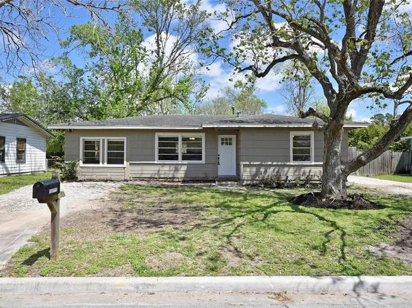 105 W Saunders St, League City, TX 77573