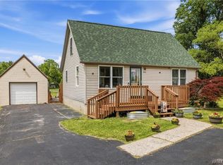 995 Saunders Settlement Rd, Niagara Falls, NY 14305