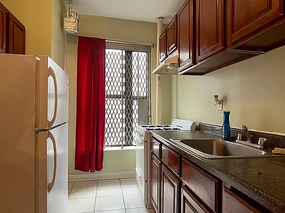 3rd image of 522 W 159th St APT 1D