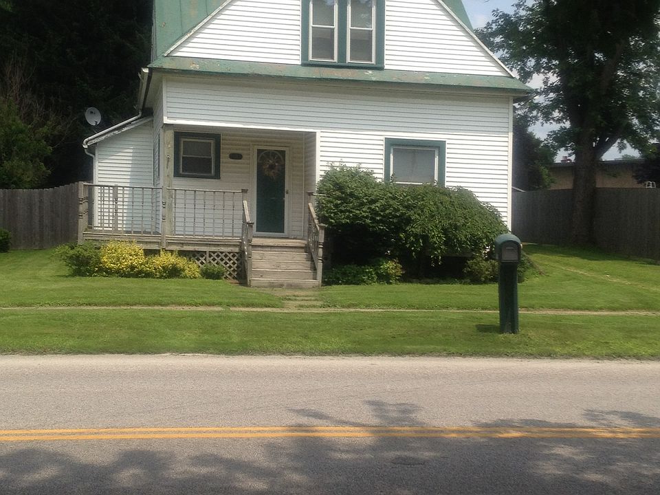 1st image of 271 E Main St