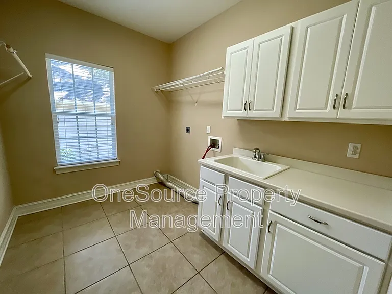 979 Watersview Dr — Photo 31