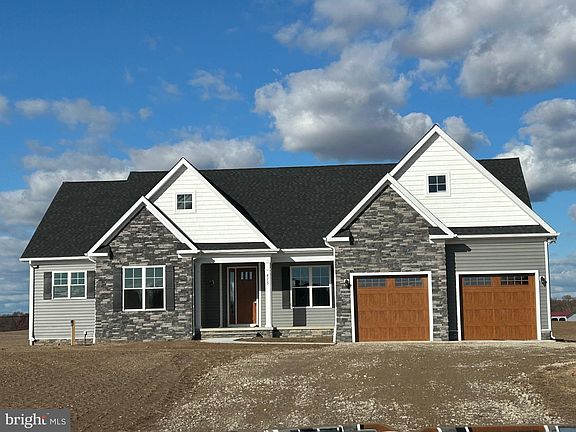 3rd image of 475 Eagle Manor Dr