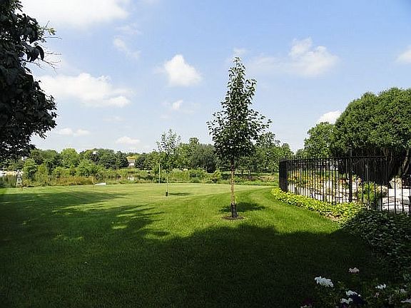 4th image of 17 Buckingham Dr