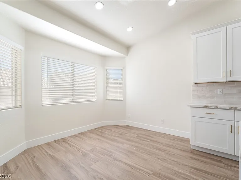 9205 Desert Village Ave — Photo 12