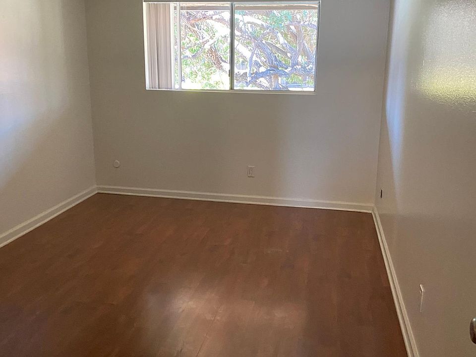2nd image of 425 Live Oak Ave #110