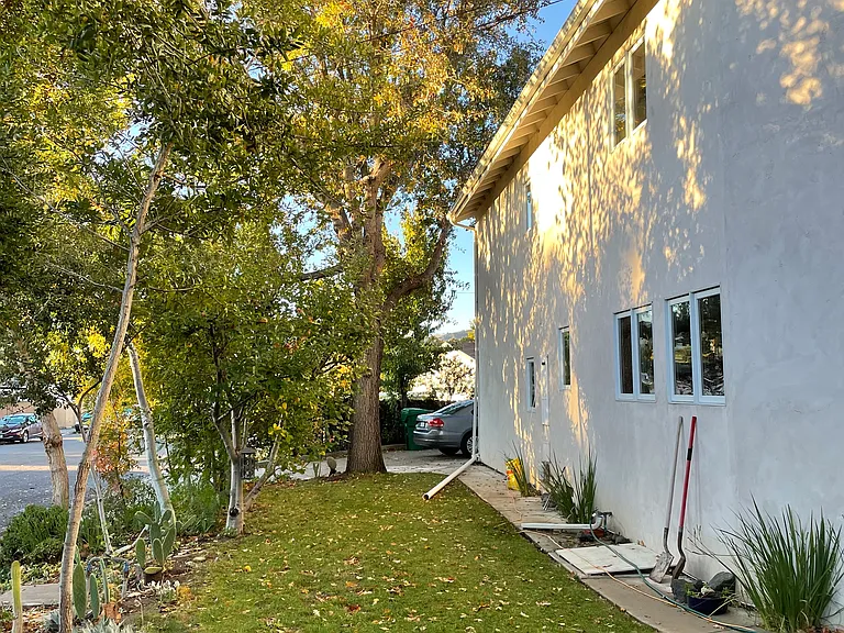 1646 Maple Ave — Photo 15