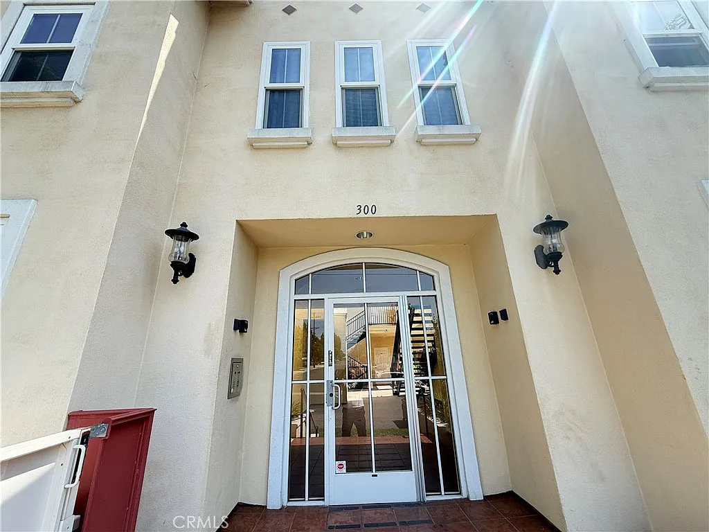1 bed, 1.0 bath, 630 sqft, $2,400 — Photo 3