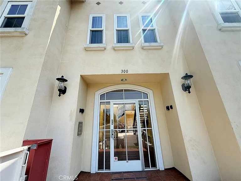 300 E Providencia Ave #111 — Photo 3