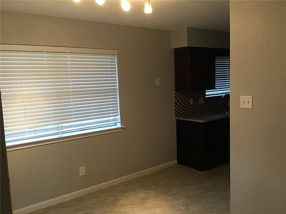 5th image of 801 Brookhaven Dr