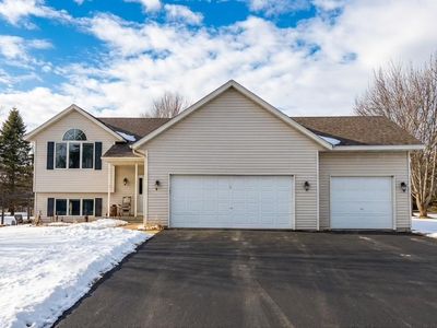 602 Summerfield Cir, Hudson, WI, 54016