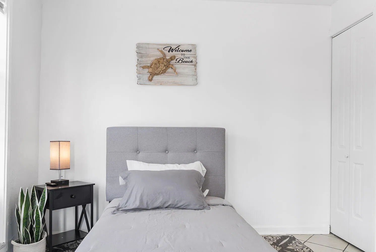 Studio, 300 sqft, $1,300 — Photo 2