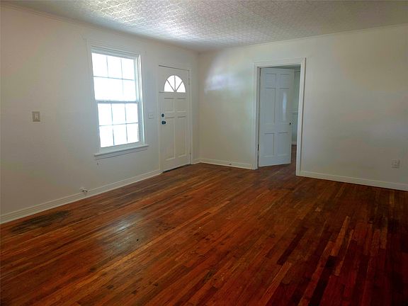 4th image of 200 S Preston St