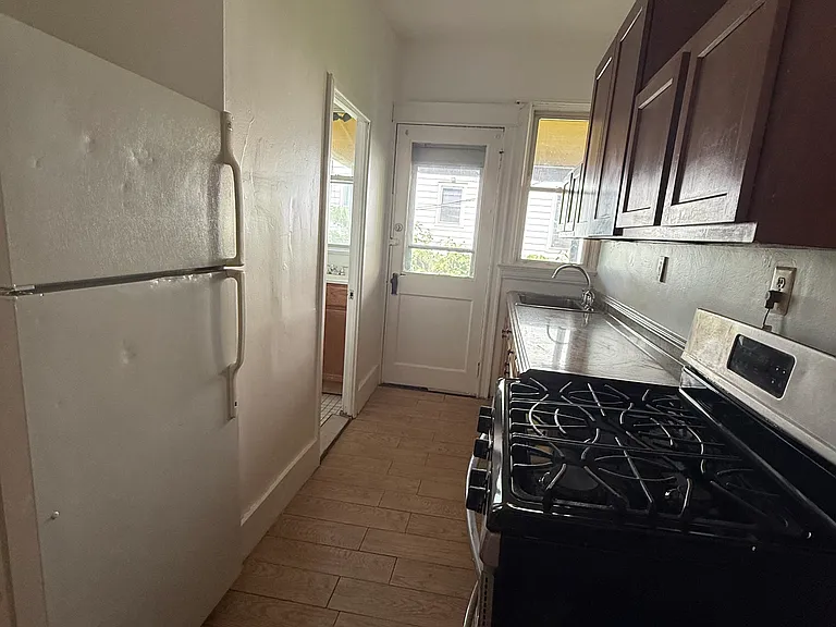 1073 Madison Ave #1 — Photo 6