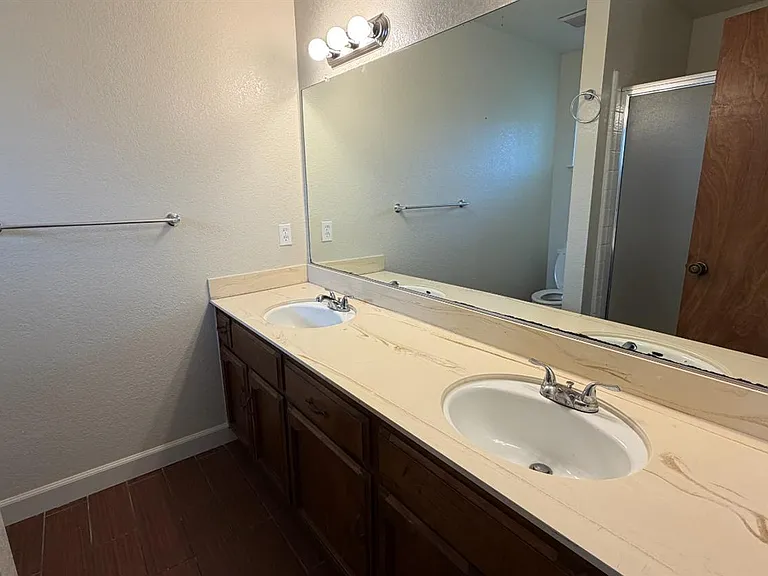 5771 N Valentine Ave #101 — Photo 24