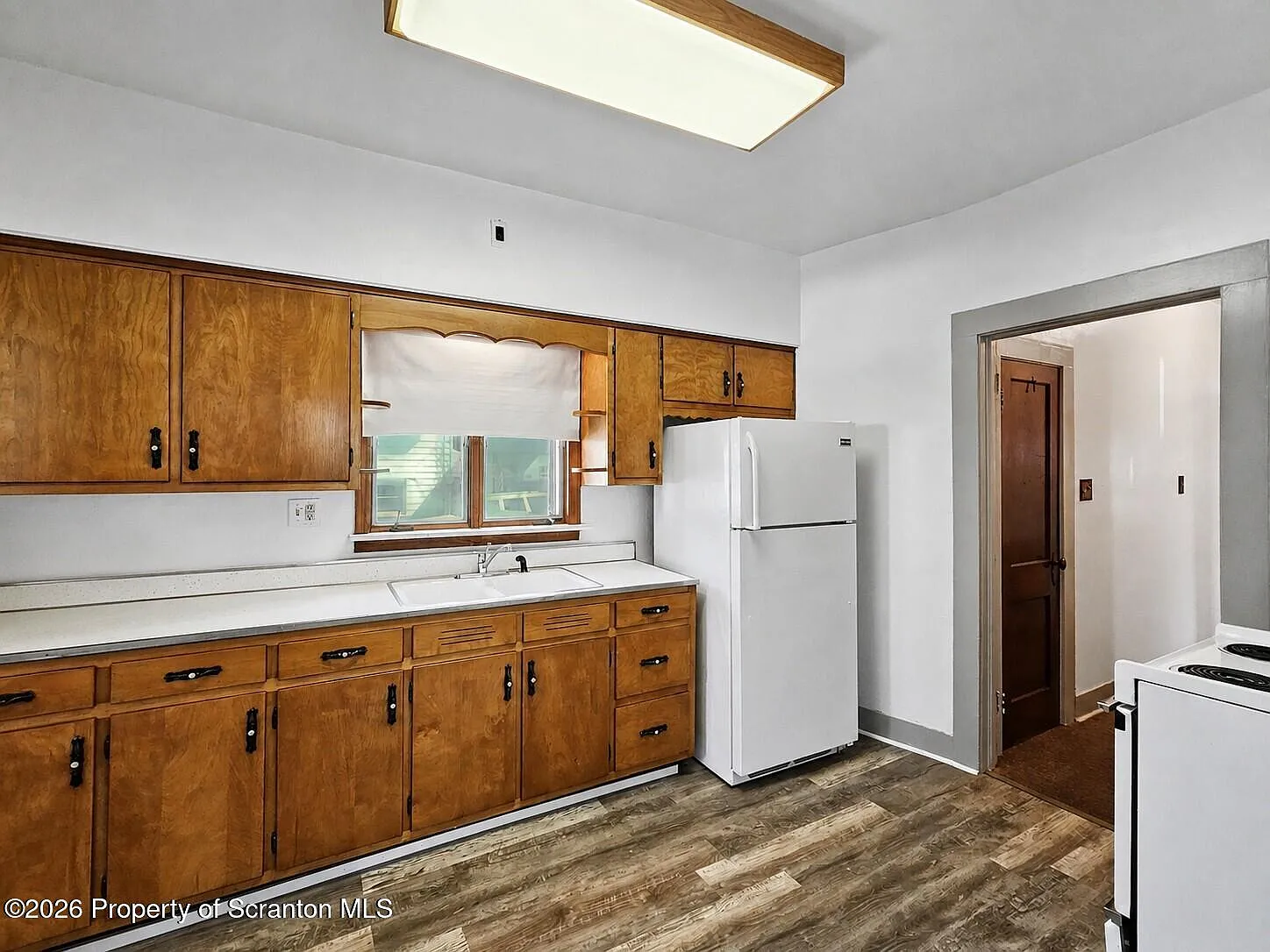 2 bed, 1.0 bath, 900 sqft, $1,250 — Photo 2