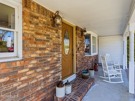 3rd image of 120 Whalepond Road