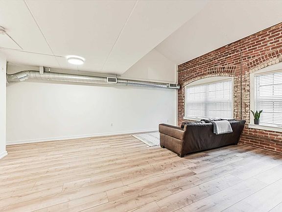 4th image of 1100 Lansdowne Ave #336