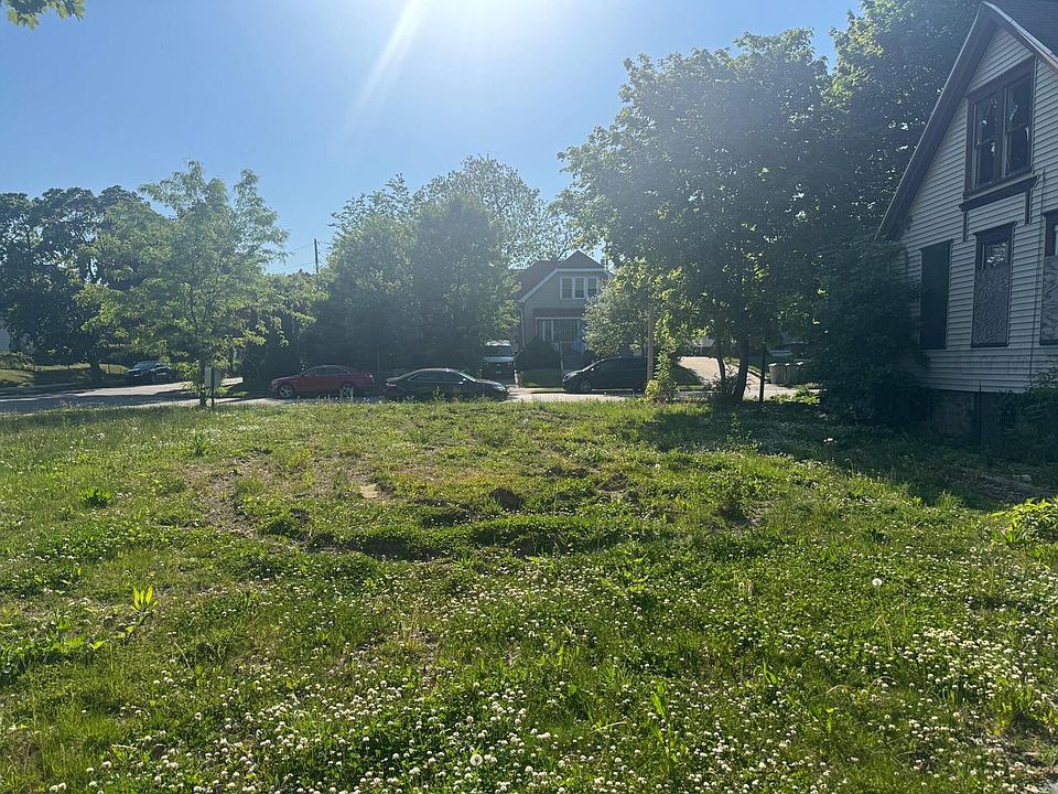 2nd image of 3254 N 15TH STREET