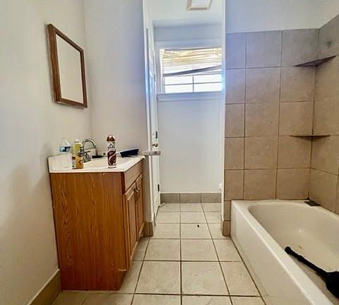 5th image of 2228 & 28-1/2 Riverland Dr