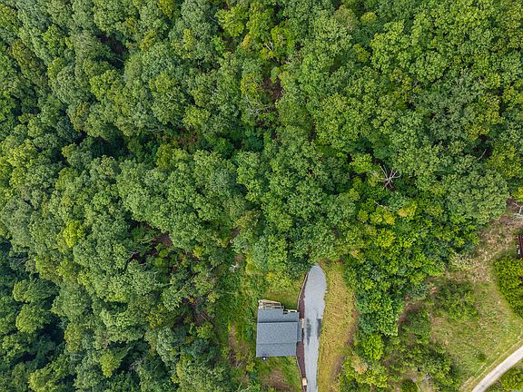 3rd image of 32 Raven Ridge Cir