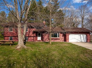 N8419 Swansea Dr, Ixonia, WI 53036