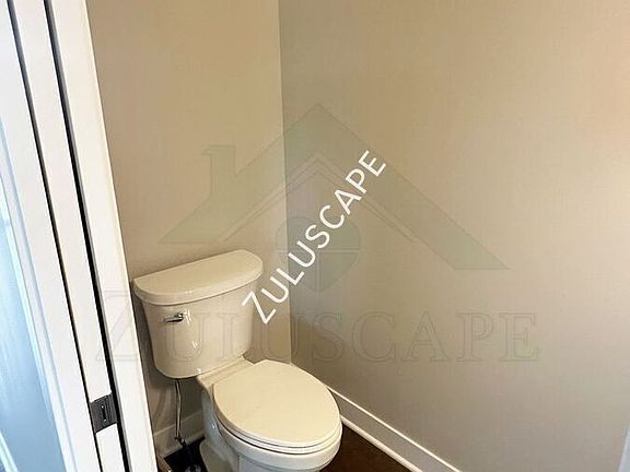 3rd image of 902 N Court St
