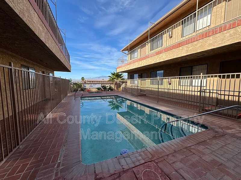 2 bed, 1.0 bath, 648 sqft, $1,395 — Photo 1