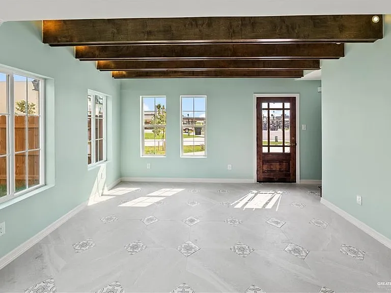 1401 E Karen St #B — Photo 3
